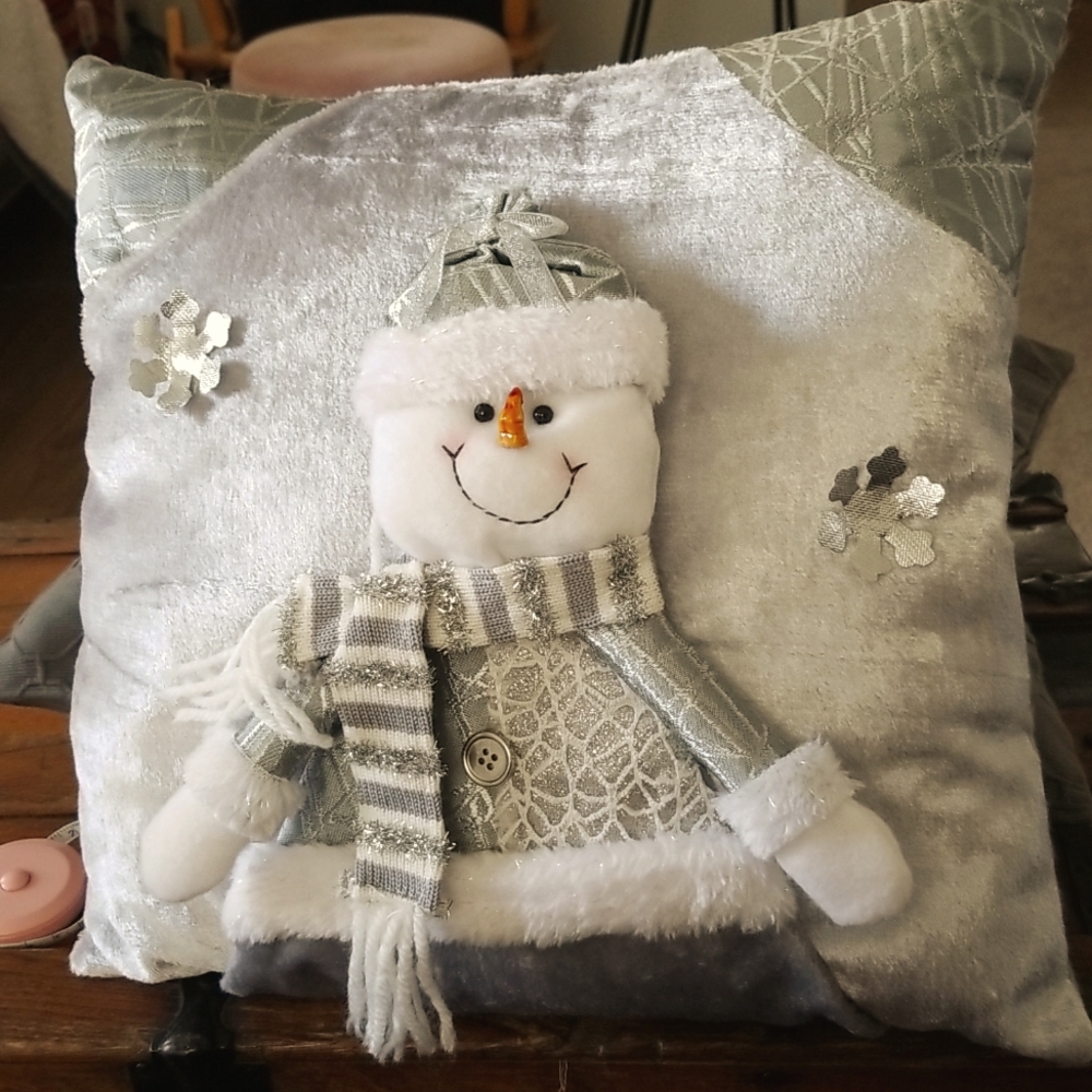 3D Snowman Accent Pillow 3 Dimensional Effect